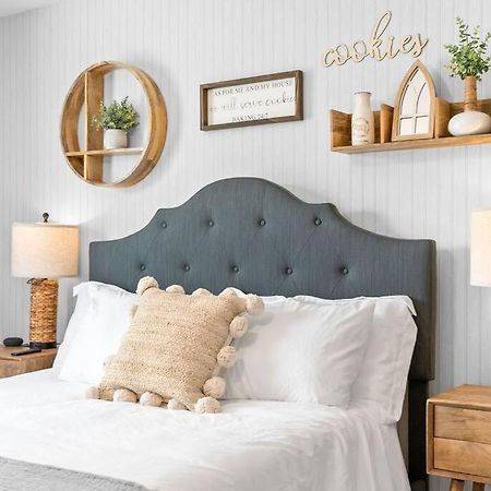 One-Of-A-Kind Smart, Cookie Themed Home For Up To 6 Clarksville Buitenkant foto