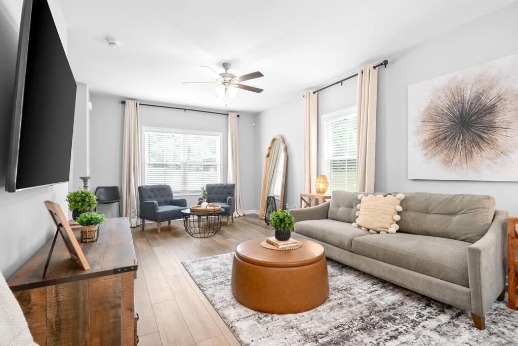 One-Of-A-Kind Smart, Cookie Themed Home For Up To 6 Clarksville Buitenkant foto