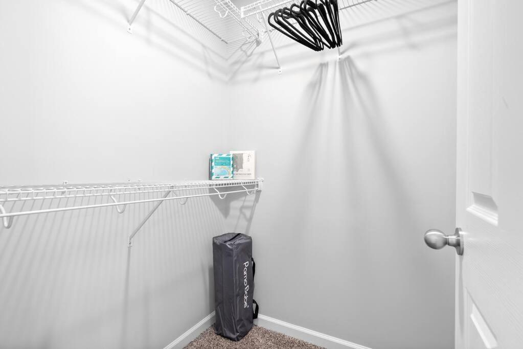 One-Of-A-Kind Smart, Cookie Themed Home For Up To 6 Clarksville Buitenkant foto