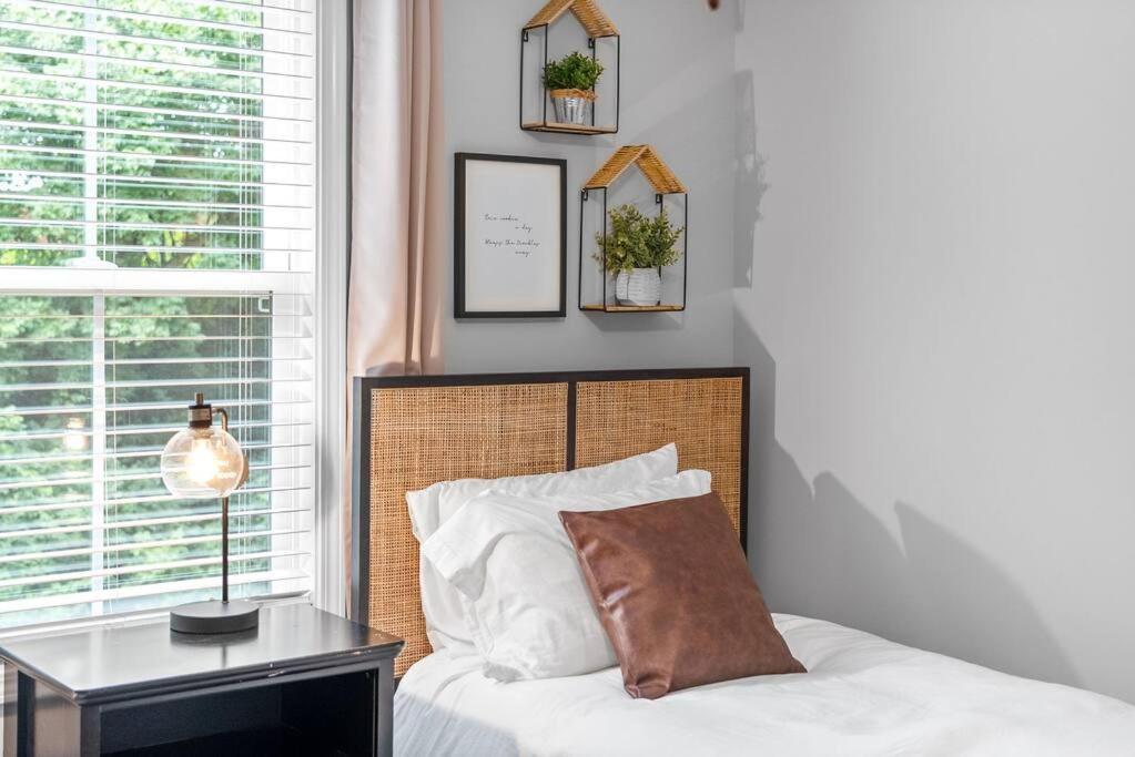 One-Of-A-Kind Smart, Cookie Themed Home For Up To 6 Clarksville Buitenkant foto